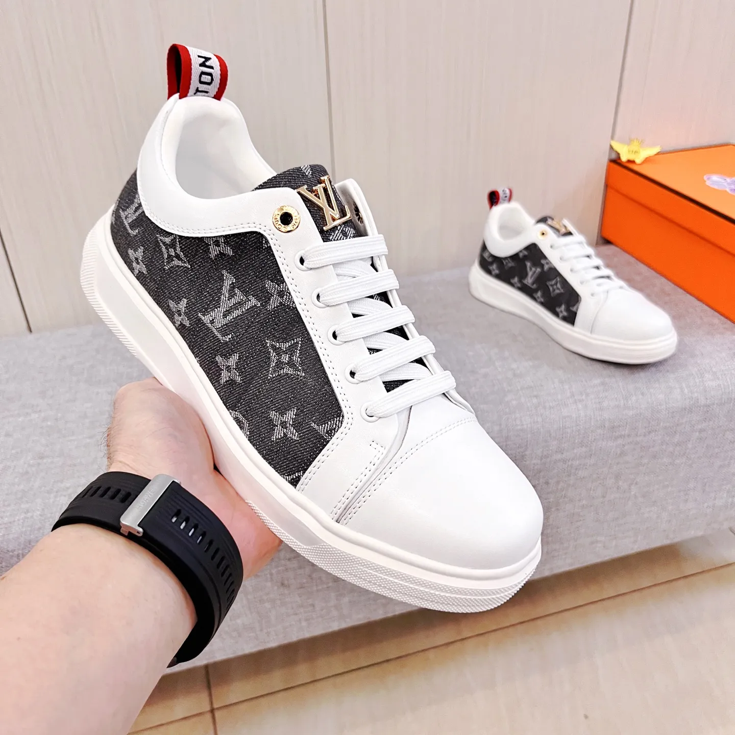 🚘🚘Factory batch 400💰[LV]🔥Louis Vuitton, high-end men's shoes brand, official website 1:1 latest masterpiece: the upper is made of first-layer cowhide imported from Italy with a comfortable and breathable lining➕original non-slip and wear-resistant outsole🔥, making walking more convenient and comfortable! An exclusive new model, a stunning work, a beautiful 1:1 replica [color] compared to the official quality! Create a fashionable personality to set off your uniqueness! A must-have for trendy men! Classic🔥Size: 38-44 Color: 🔥Multiple colors available🔥